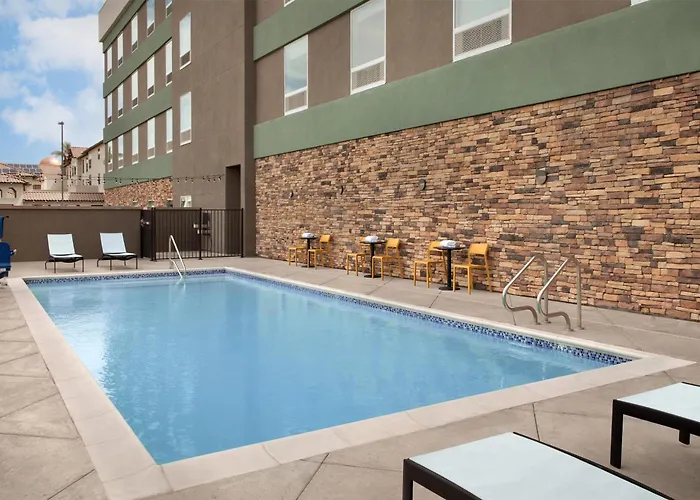 Home2 By Hilton Phoenix West Hotel 3*